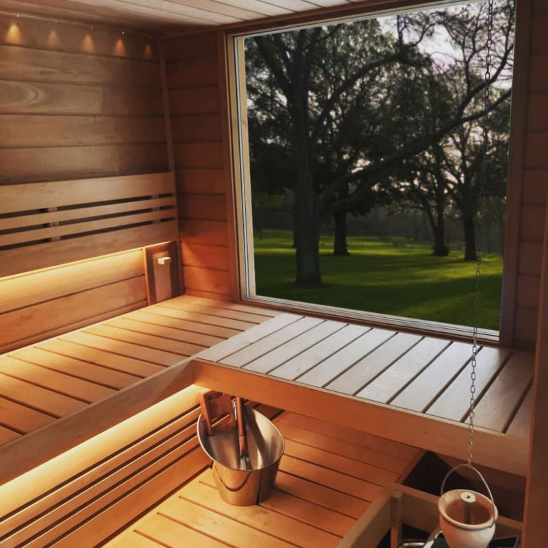 Finská sauna na zahradě domu