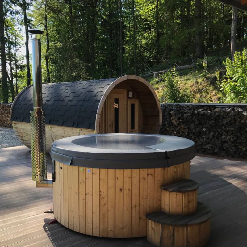 Finská sauna na zahradě domu