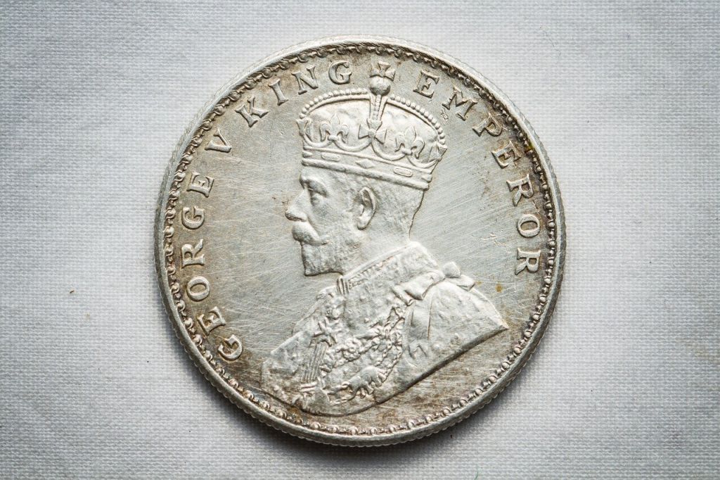 Historie peněz: Od mušlí k zlatým mincím - 5000 let evoluce platidel