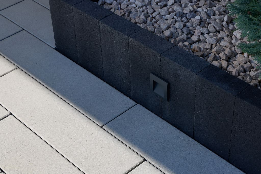 Terasové desky vs. zámková dlažba: co se hodí na terasu, chodník a okolí domu